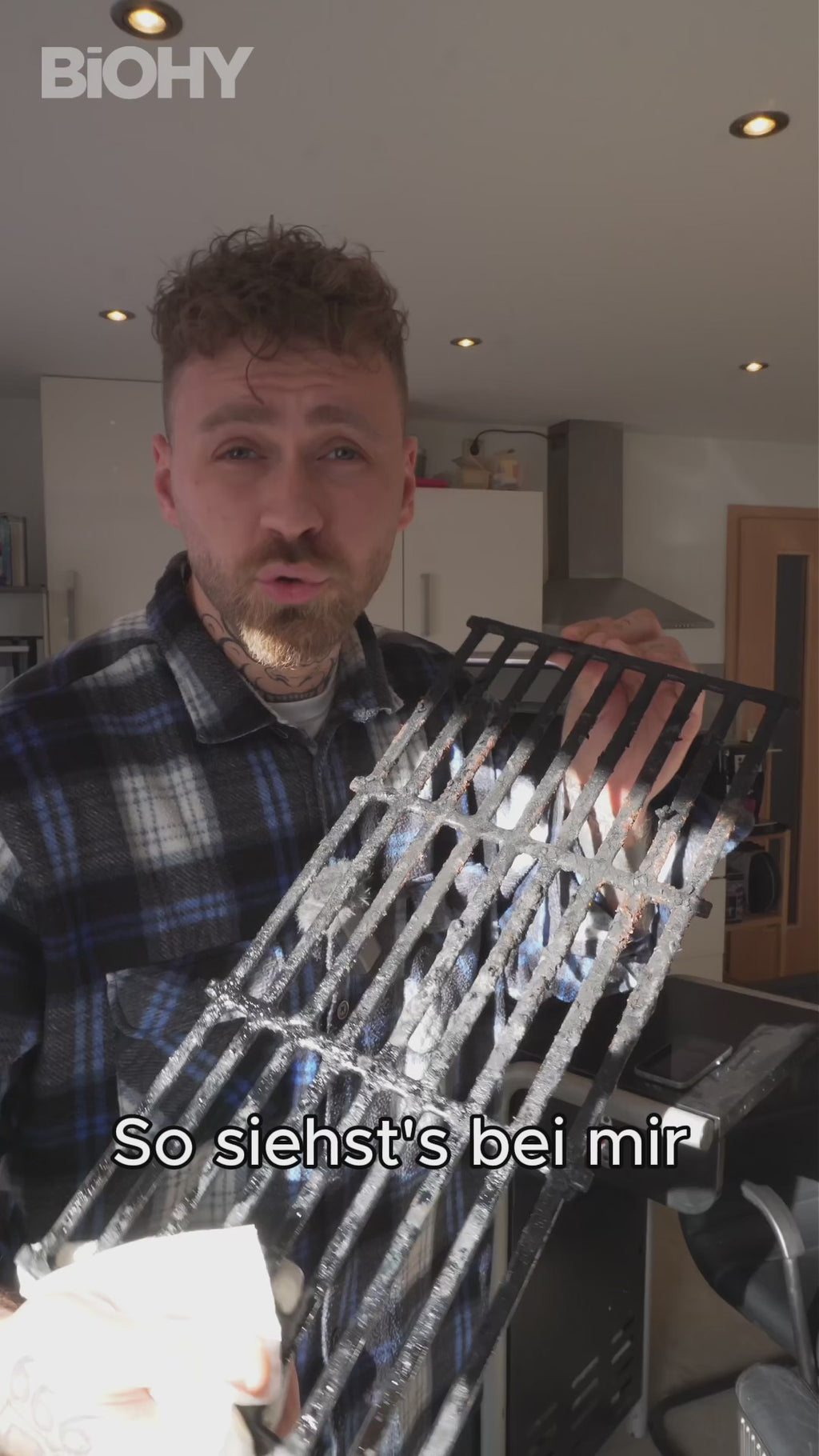 Video: BiOHY Grillreiniger – löst eingebrannte Fettkrusten von Grillrost und Grillwanne