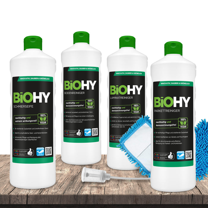 BiOHY Bodenständig-Set: vier 1-Liter-Flaschen mit Bodenreiniger, Laminatreiniger, Parkettreiniger und Schmierseife nebeneinander